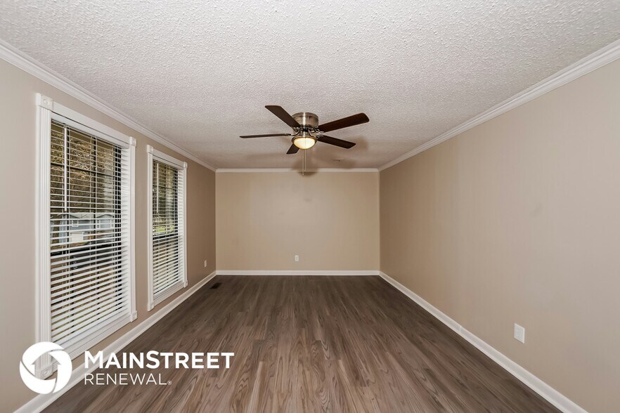 Building Photo - 5057 Oak Leaf Cir