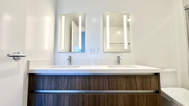 Building Photo - 1500 Rycroft St