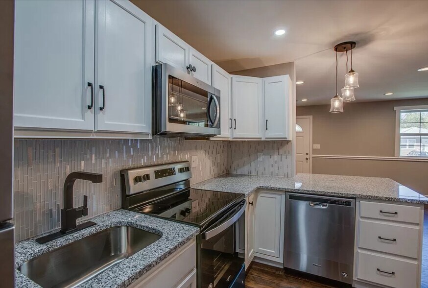 Building Photo - 807 Riviera Dr