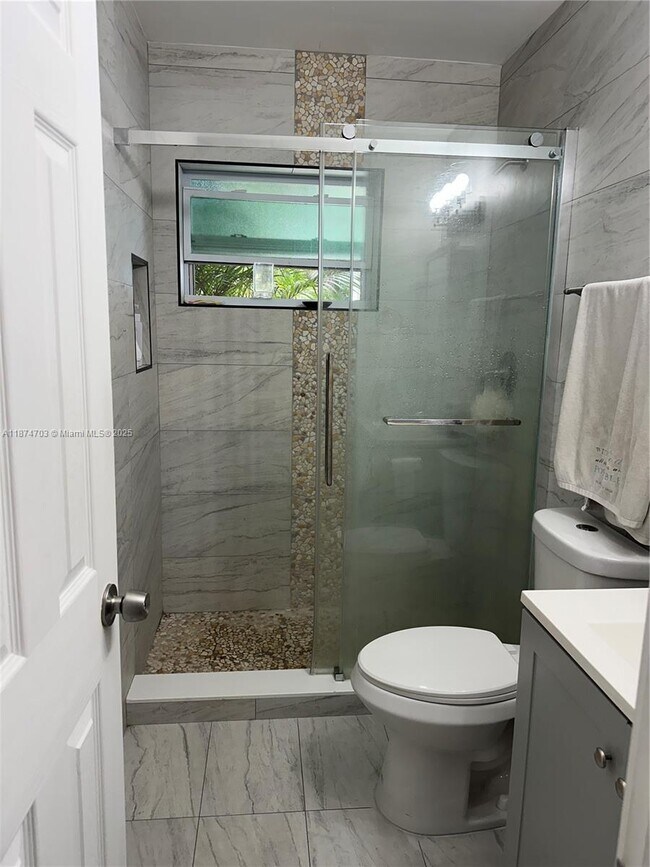 Building Photo - 1428 Hayes St