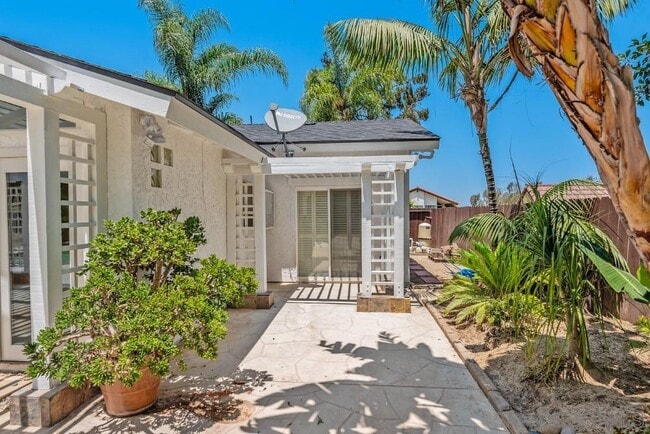 Building Photo - 2841 Cacatua St