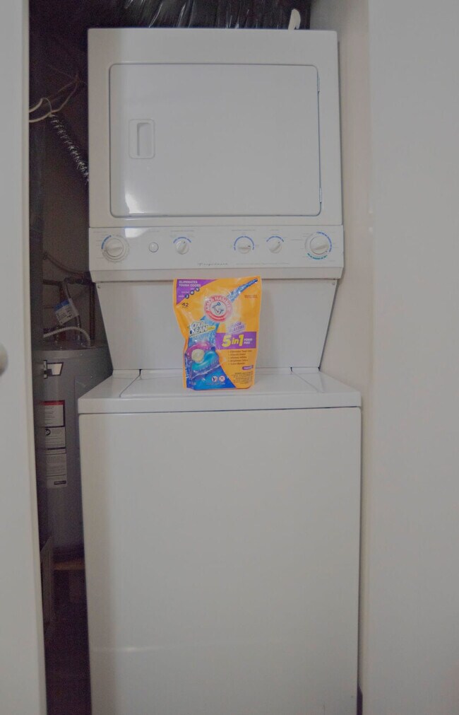 Building Photo - 125 W Market St