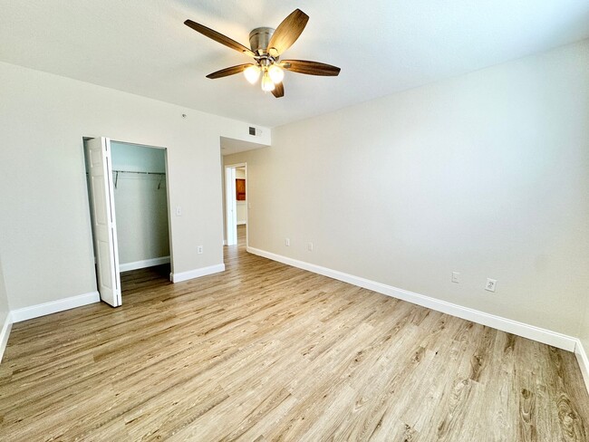 Building Photo - ** FAIRWAY PRESERVE ** 3 BED / 2 BATH COND...