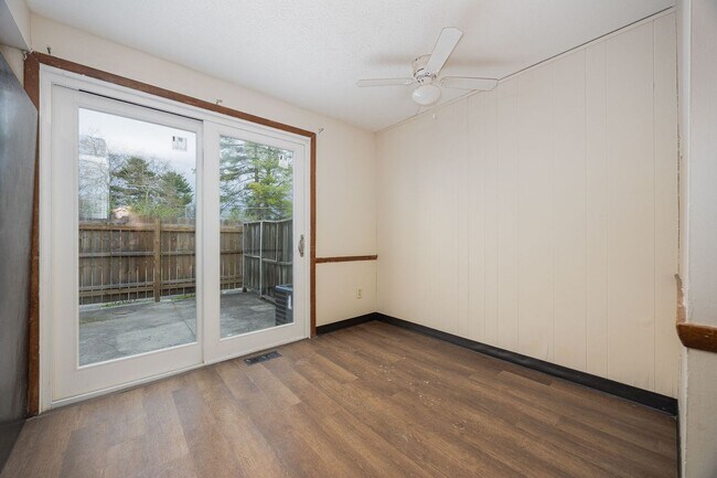 Building Photo - 3399 Beachworth Dr