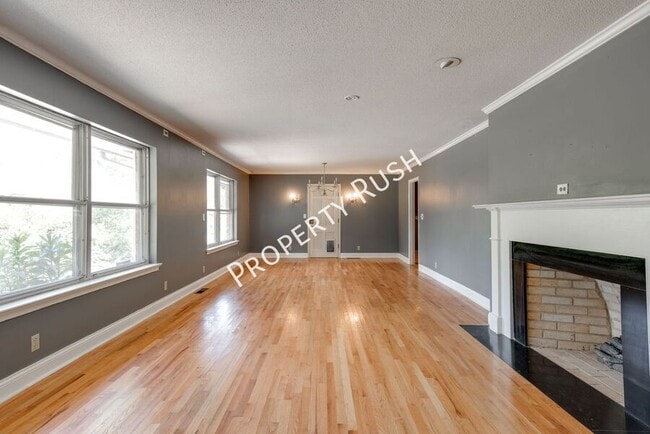Building Photo - 303 Windmere Dr