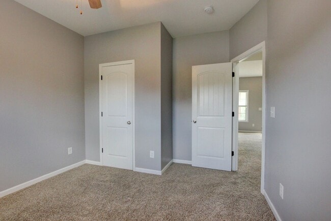 Building Photo - Sweet Splitlevel with Awesome Basement Area