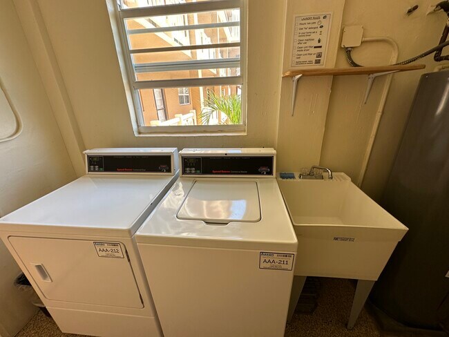 Building Photo - 308 Golfview Rd