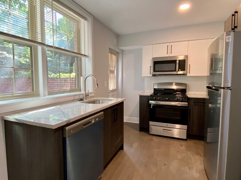 Building Photo - 722 Lombard St