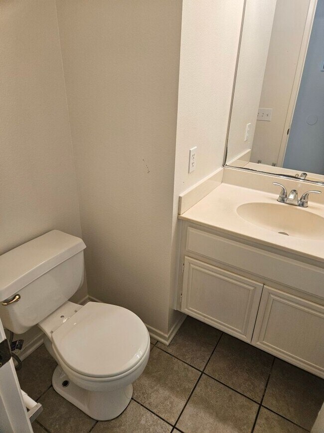 Building Photo - 3 Bedroom - 2.5 Bathroom home in Woodwind at Discovery Hills