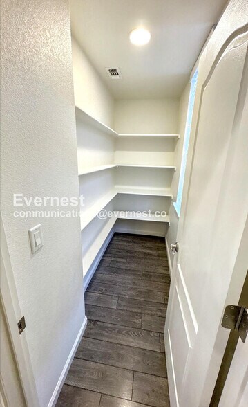 Building Photo - 81 Middleton Pl