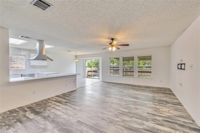 Building Photo - 908 Dogwood Trail