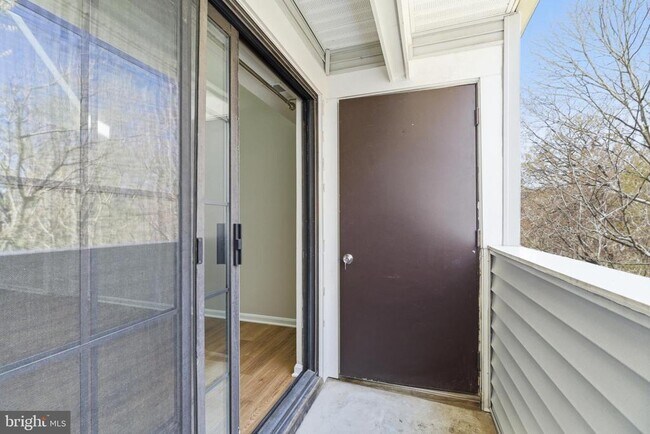 Building Photo - 1647 Carriage House Terrace