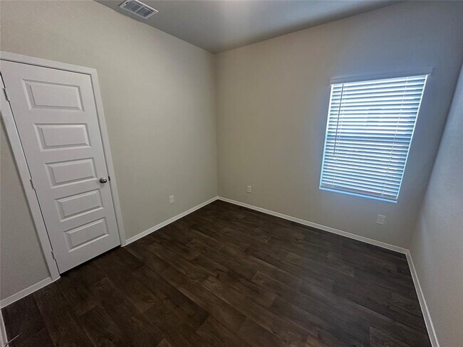 Building Photo - 2613 Towy Rd