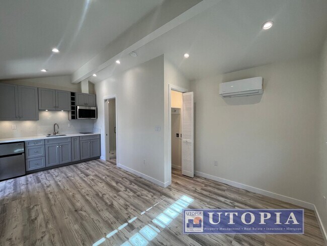 Building Photo - Brand New, Cozy Studio right near West Cliff