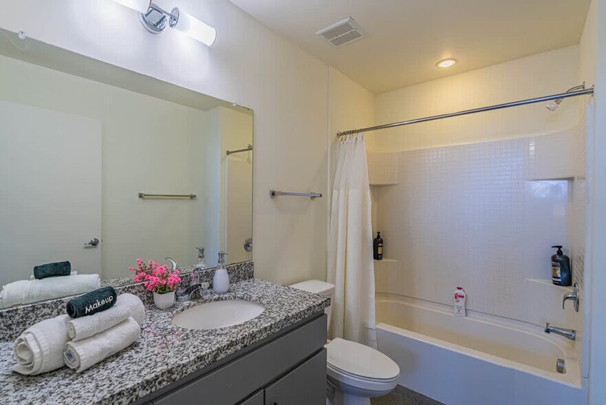 Building Photo - 333 E Roosevelt St