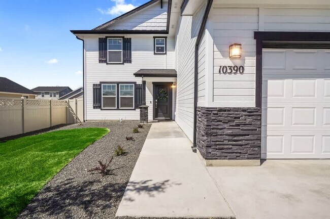 Building Photo - 10390 Crystal Ridge Dr