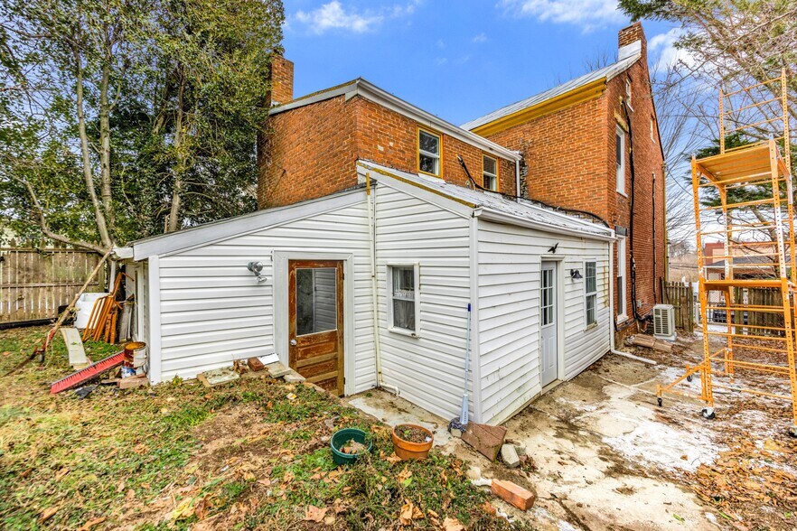 Building Photo - 3110 Main St