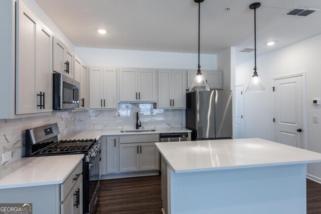 Building Photo - 5542 Highland St