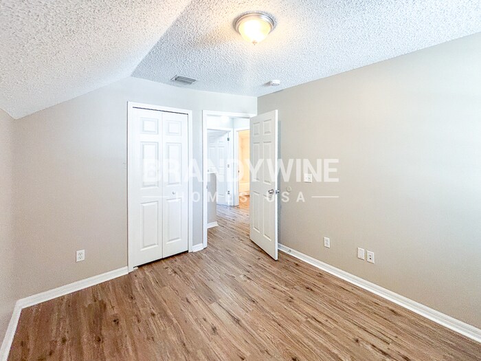 Building Photo - 323 Summer Sails Dr