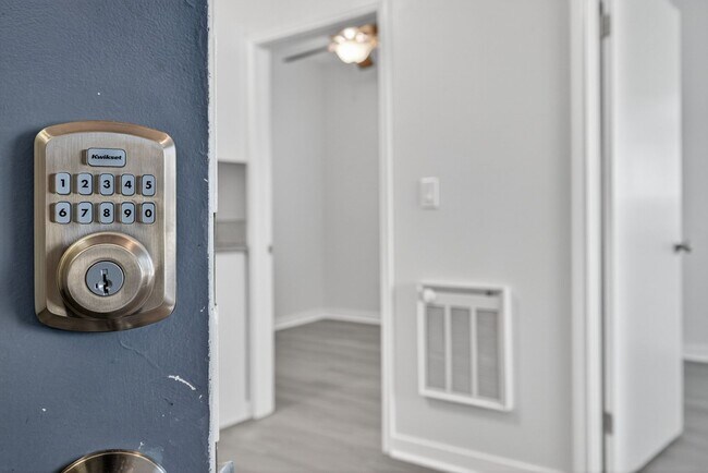 Interior Photo - 2212 Myrtle Avenue