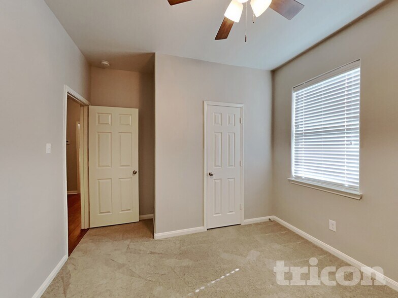 Building Photo - 2048 Cone Flower Dr