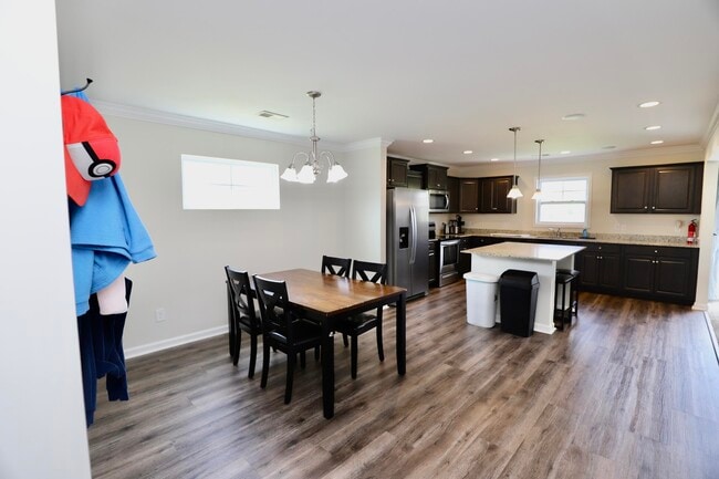 Building Photo - 17 Carriagebrook Cir