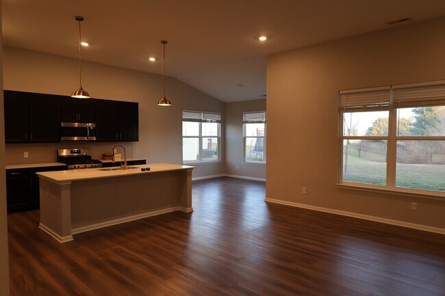 Building Photo - 2951 Daylily Dr