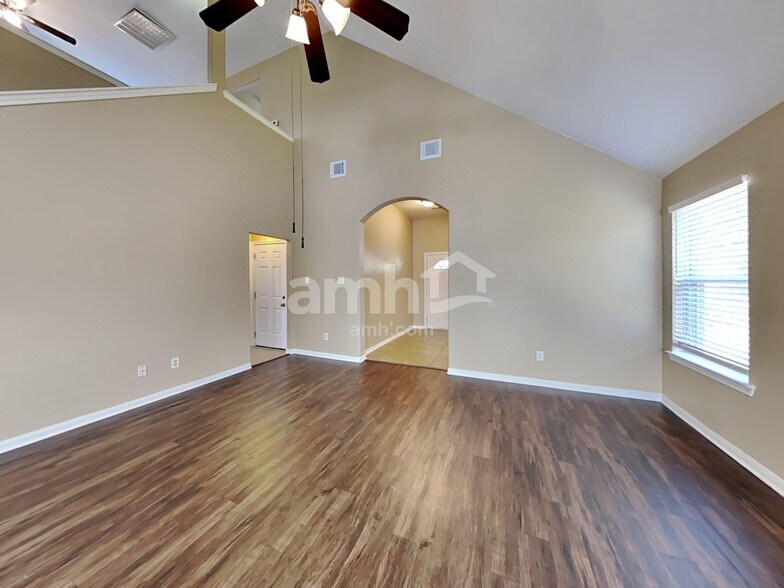 Building Photo - 5318 Rio Dr