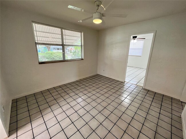 Building Photo - 860 44th Ave N