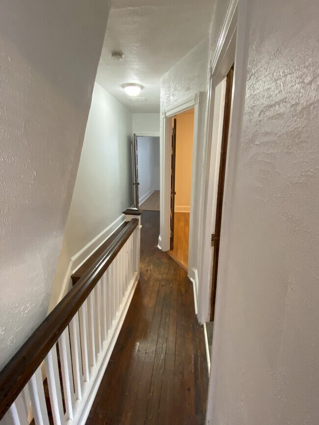 Building Photo - 320 Lyceum Ave
