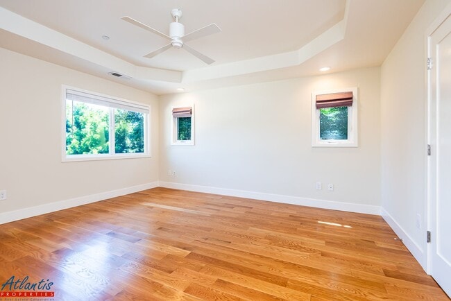 Building Photo - Gorgeous Mountain View Home Near Downtown