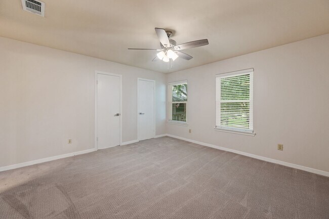 Building Photo - 10180 Longmont Dr