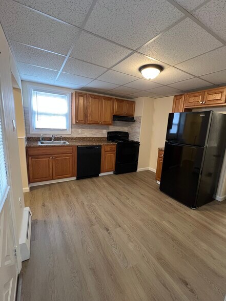 Building Photo - 211 Spring St