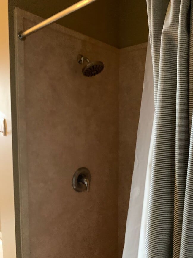 Building Photo - Luxury Living in Downtown Provo