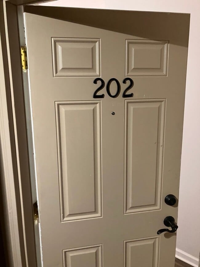 Building Photo - 111 N Spring St