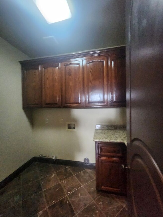 Building Photo - 2331 Calloway Dr