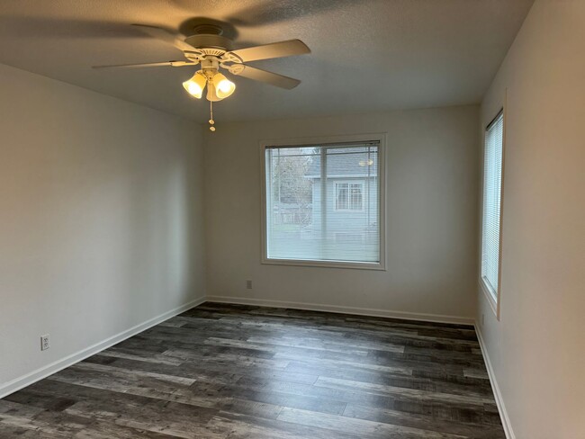 Building Photo - 3657 Rivercrest Dr