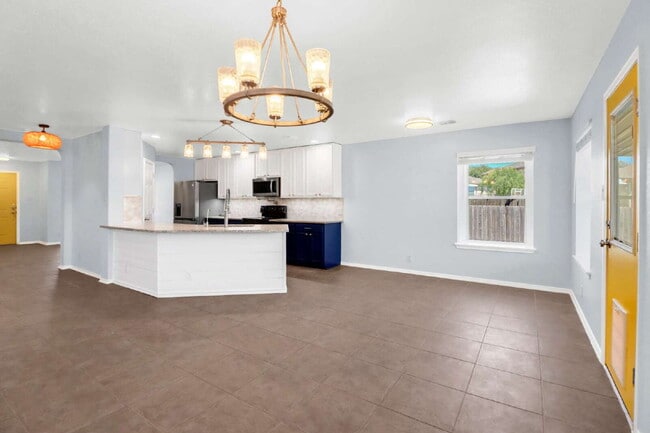 Building Photo - 406 Reba