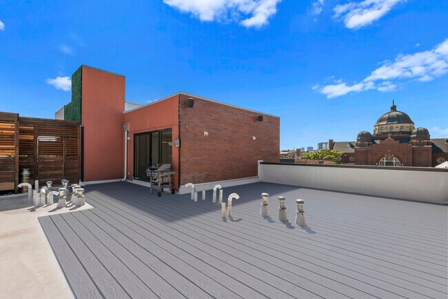Building Photo - 808 N Greenview Ave