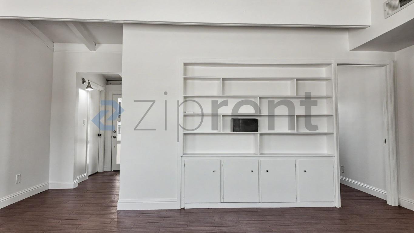 Building Photo - Unit