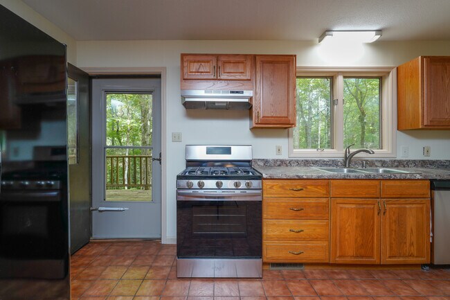 Building Photo - 480 Wingfield Way