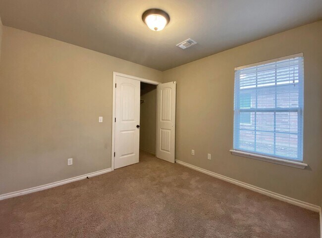Building Photo - First Month Free! Great Location!