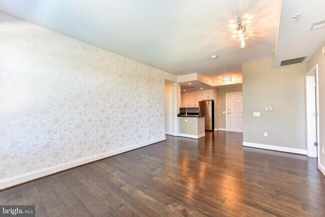Building Photo - 525 N Fayette St