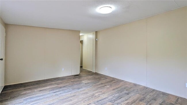 Building Photo - 99 Center Grove Dr