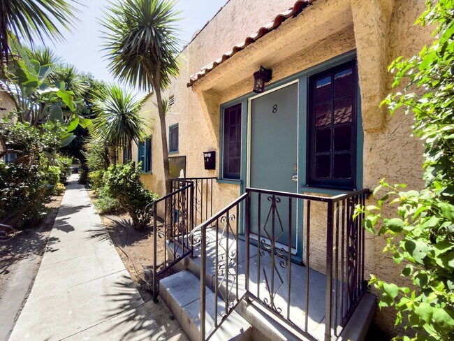 Building Photo - 4730 St Charles Pl