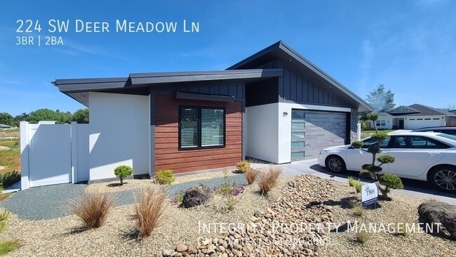 Building Photo - 224 Meadow Ln