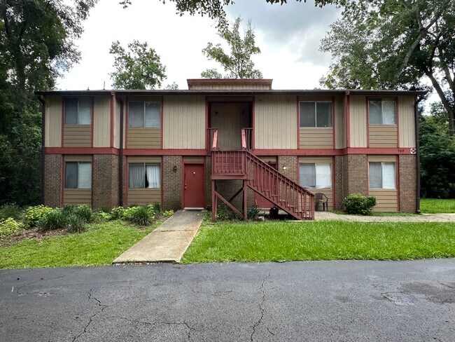 Primary Photo - 749 Pointe Ct