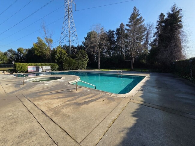 Building Photo - REDUCED!!!