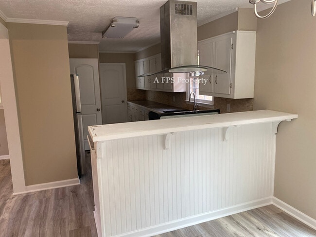 Building Photo - 194 Clairmount Dr SE