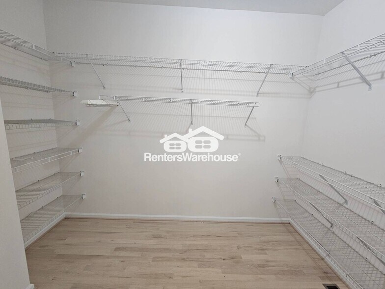 Building Photo - 2530 Wellsley Ln